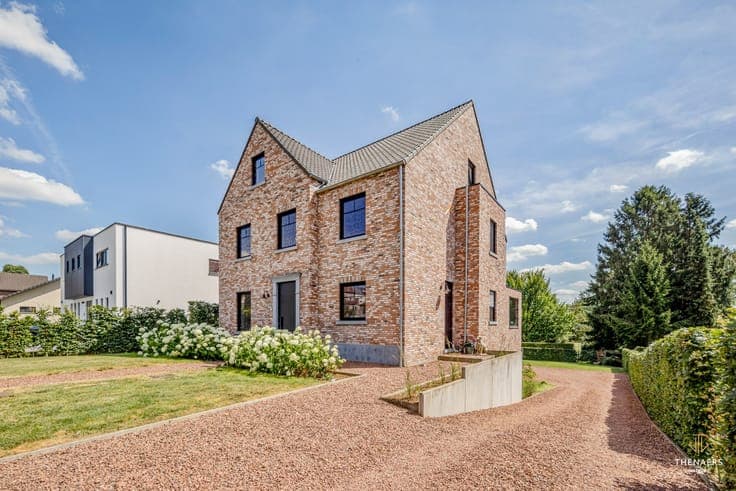 Exclusieve en bijzonder energiezuinige woning met 332 m² ...