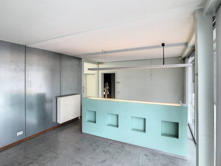 Office with loft and spacious parking