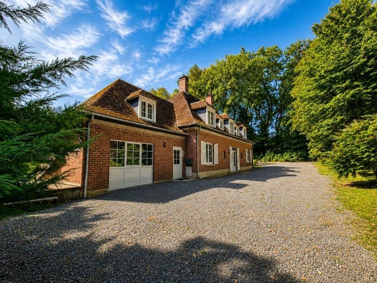 Villa Spacieuse à Chastre-Villeroux, 5 Ch, 2 Sd