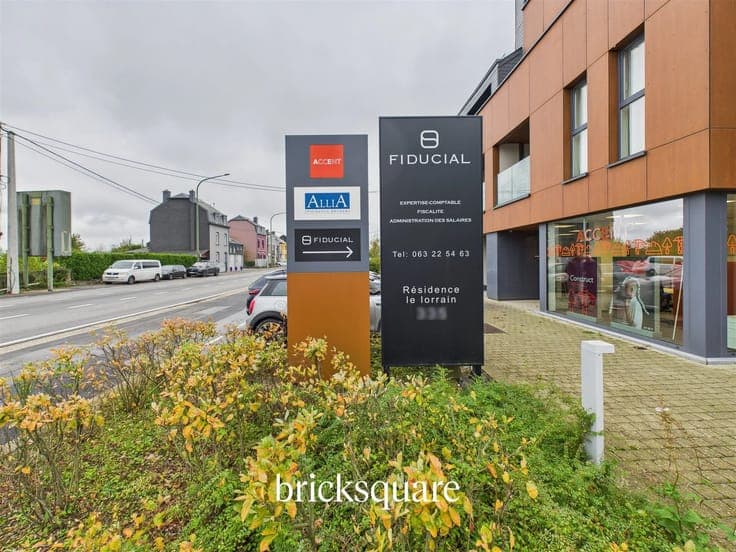 Beautiful leased retail space in excellent condition