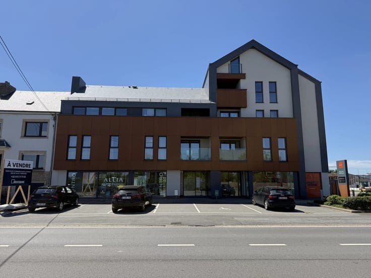 Beautiful leased retail space in excellent condition