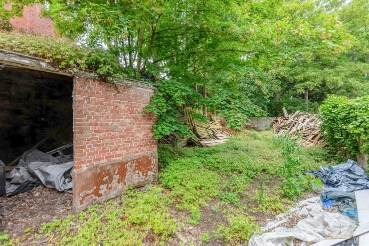 Hoekwoning met karakter – totaal te renoveren, met potent...