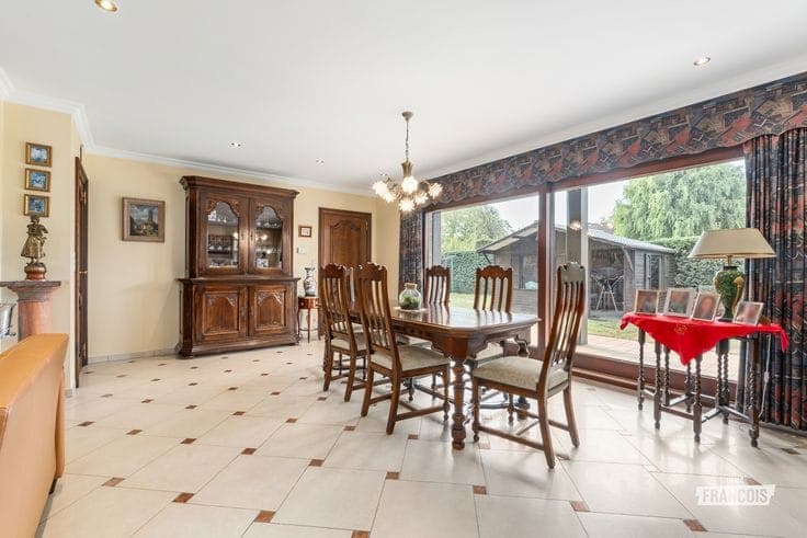 Bungalow with garden and garage in Roeselare