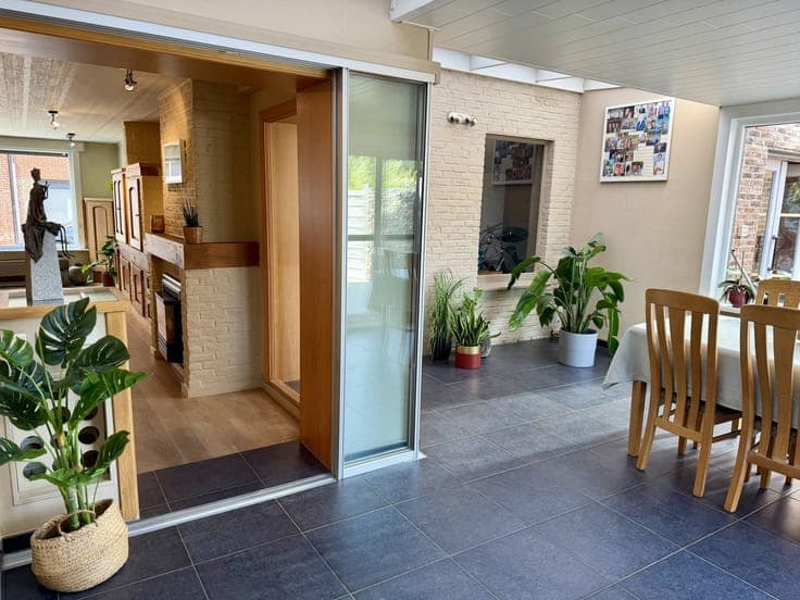 Family home with 1821m² plot and double garage