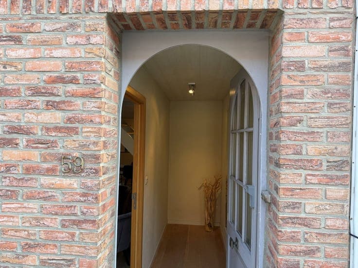 Family home with 1821m² plot and double garage