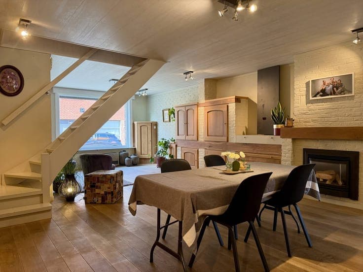 Family home with 1821m² plot and double garage