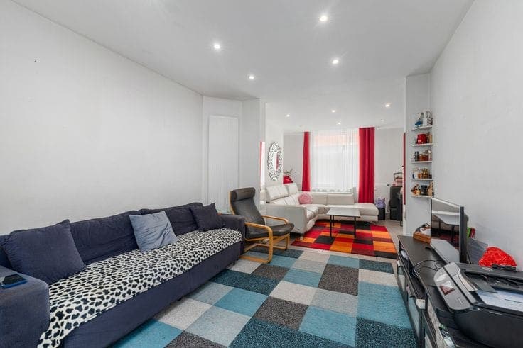 Spacious family home of 170 m² with a sunny garden near Pla…
