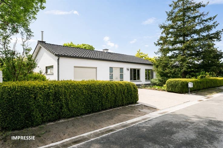 Gelijkvloerse woning in uitstekende staat, nabij het centrum