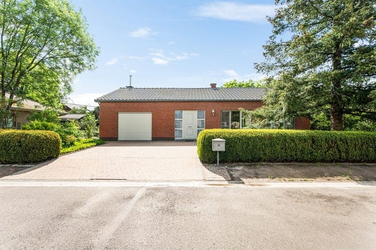 Gelijkvloerse woning in uitstekende staat, nabij het centrum