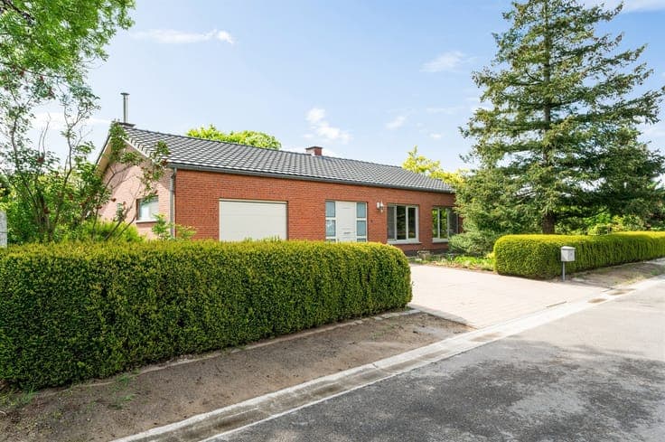 Gelijkvloerse woning in uitstekende staat, nabij het centrum
