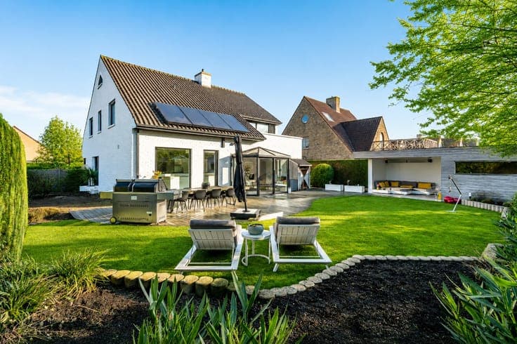 Alleenstaande villa met 4 slaapkamers in een residentiële...