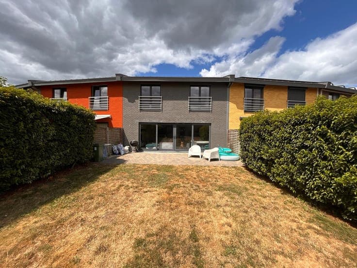 Ruime woning met 3 slaapkamers, garage en zonnige tuin in...