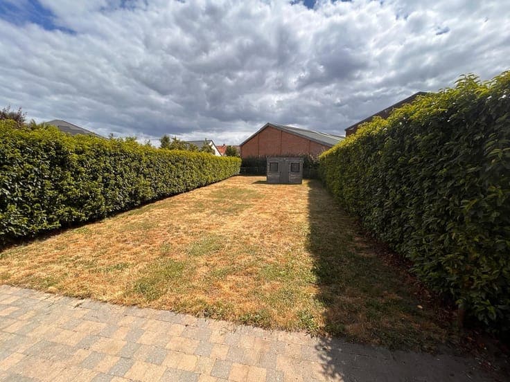 Ruime woning met 3 slaapkamers, garage en zonnige tuin in...