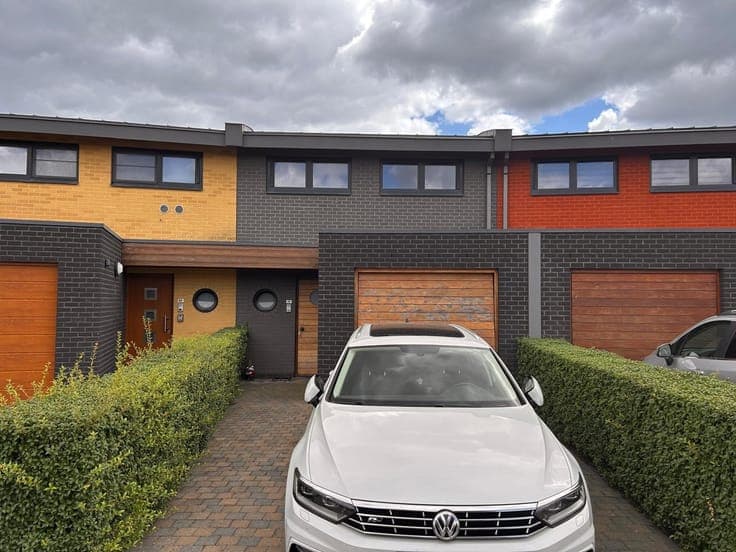 Ruime woning met 3 slaapkamers, garage en zonnige tuin in...