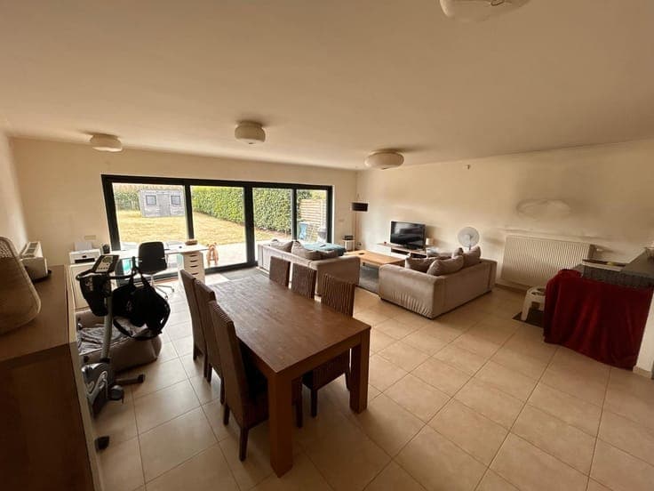 Ruime woning met 3 slaapkamers, garage en zonnige tuin in...