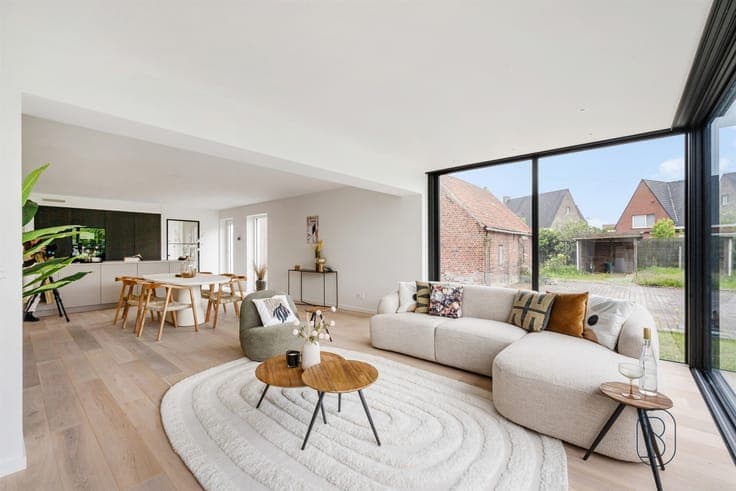 Top-location, high-quality new-build home, stylishly finishe