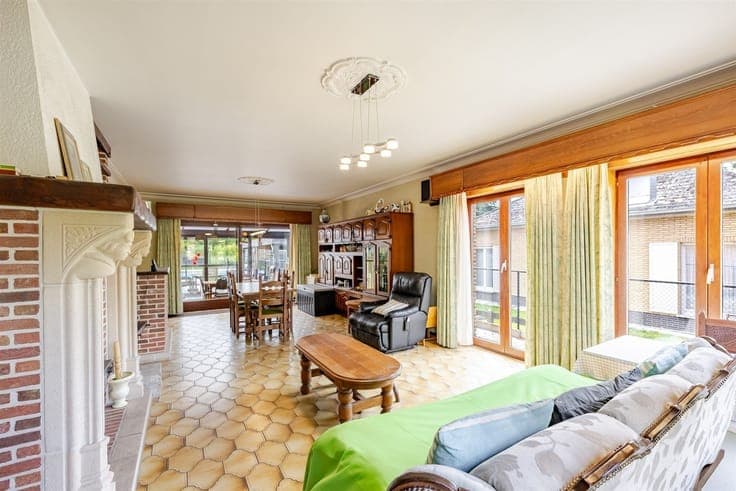 Charmante villa met zwembad op een mooi perceel van 942 m²