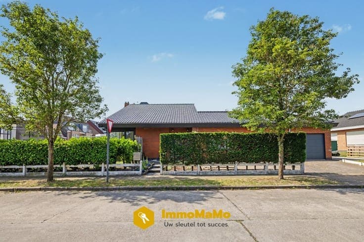 GEZINSWONING MET 3 SLAAPKAMERS EN DRESSING IN WACHTEBEKE ...