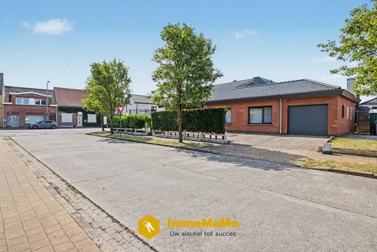GEZINSWONING MET 3 SLAAPKAMERS EN DRESSING IN WACHTEBEKE ...