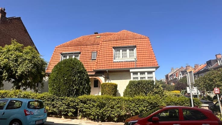 Charming Art Deco semi-detached house with 3 bedrooms, garag