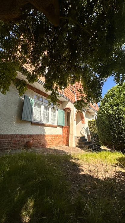 Charming Art Deco semi-detached house with 3 bedrooms, garag