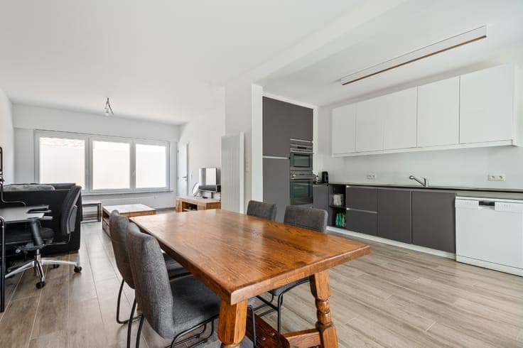 Gerenoveerde gezinswoning met 3 à 4 slpk., veranda en tuin