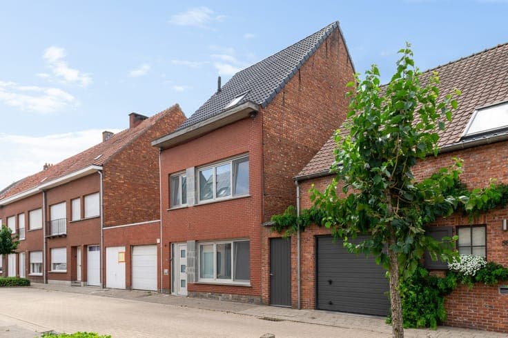 Gerenoveerde gezinswoning met 3 à 4 slpk., veranda en tuin