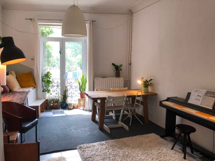 Charming move-in ready 4-bed house, prime location
