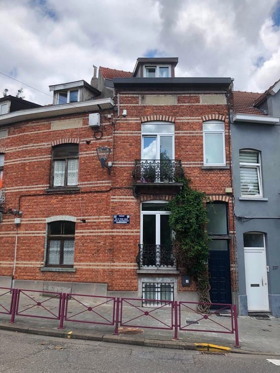 Charming move-in ready 4-bed house, prime location