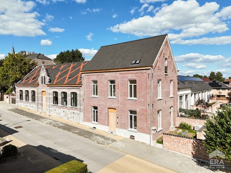 Charming semi-detached house in green setting