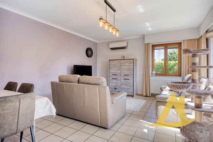 RUSTIG GELEGEN, INSTAPKLARE WONING MET TUIN RONDOM EN RUI...