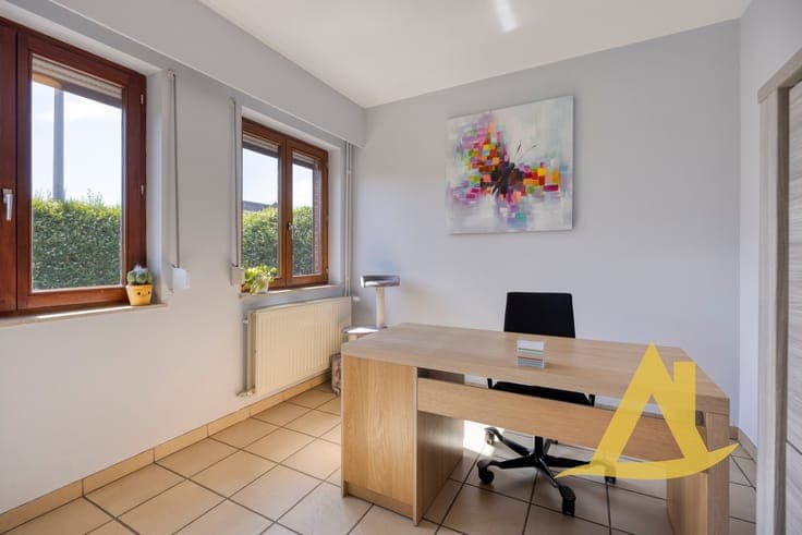 RUSTIG GELEGEN, INSTAPKLARE WONING MET TUIN RONDOM EN RUI...