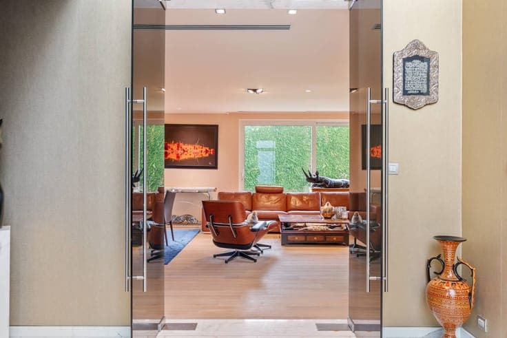 Exclusive villa with pool on a prime location in Wemmel