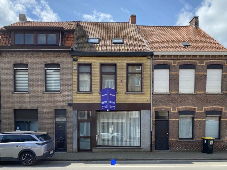 Veelzijdige rijwoning met 2 garages in het centrum van Ti...