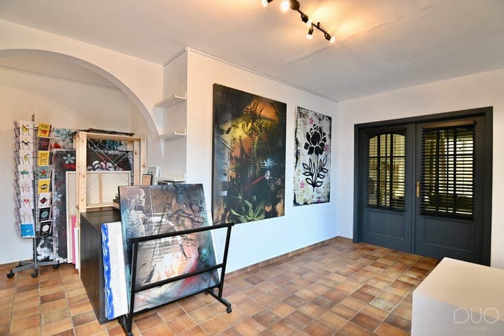 Ruime open bebouwing met veel potentieel (ook als kangoer...