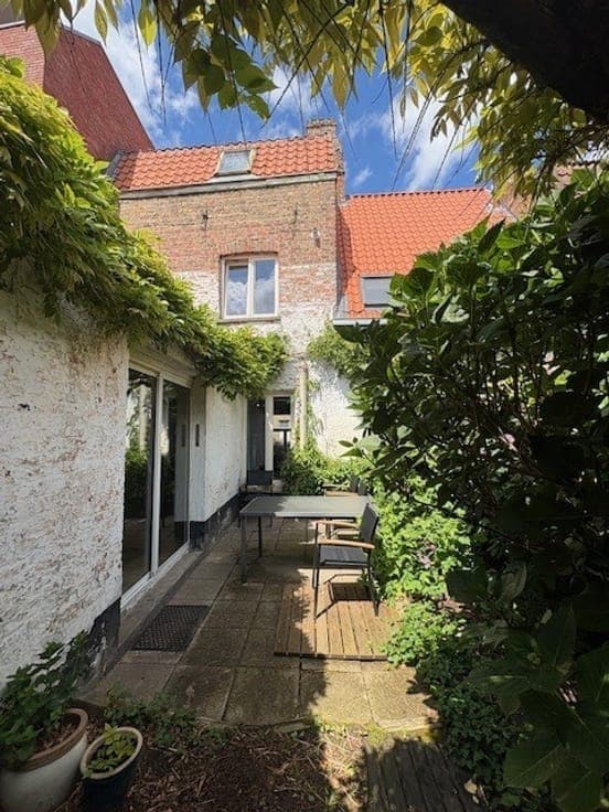 RUIME BRUGSE stadswoning met MOOIE ZUID gerichte stadtuin!