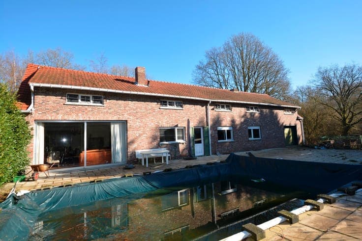 TE RENOVEREN LANDHUIS OP 14.000 m²!