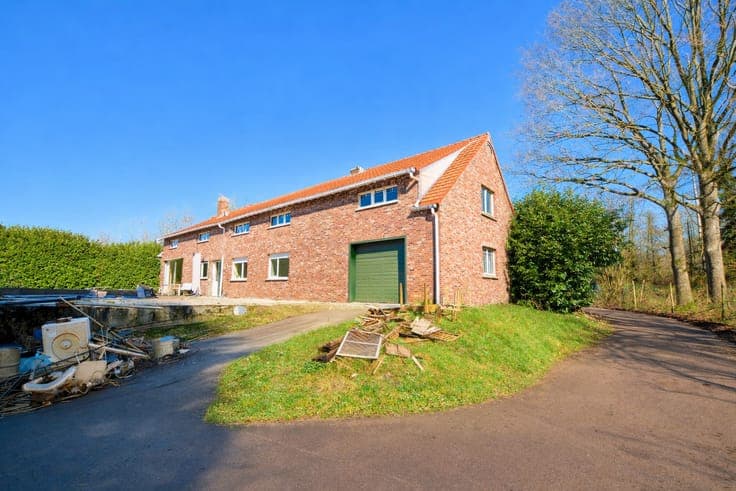 TE RENOVEREN LANDHUIS OP 14.000 m²!