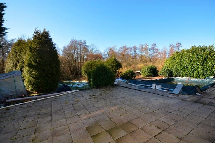 TE RENOVEREN LANDHUIS OP 14.000 m²!