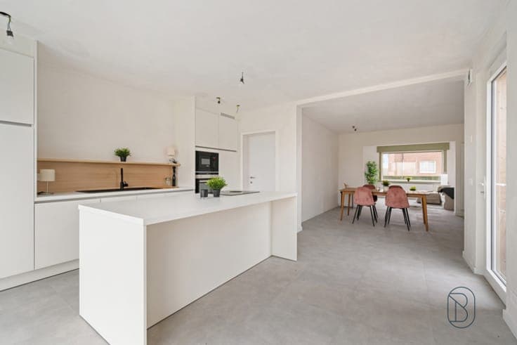 A ready-to-move-in house with a garden and unobstructed view