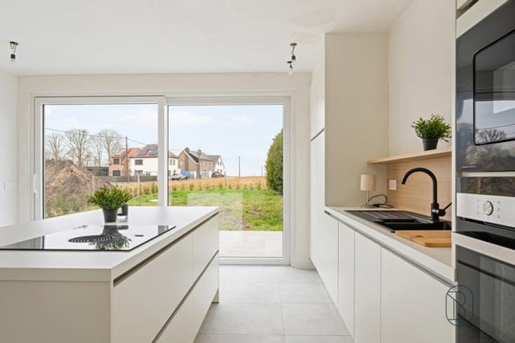 A ready-to-move-in house with a garden and unobstructed view