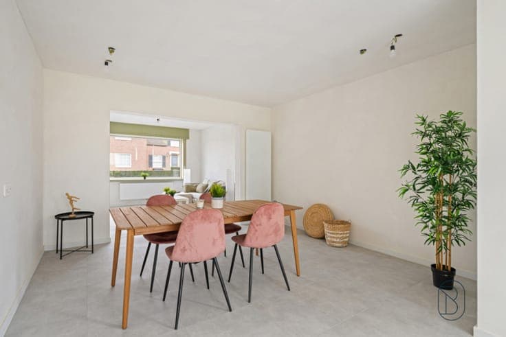 A ready-to-move-in house with a garden and unobstructed view