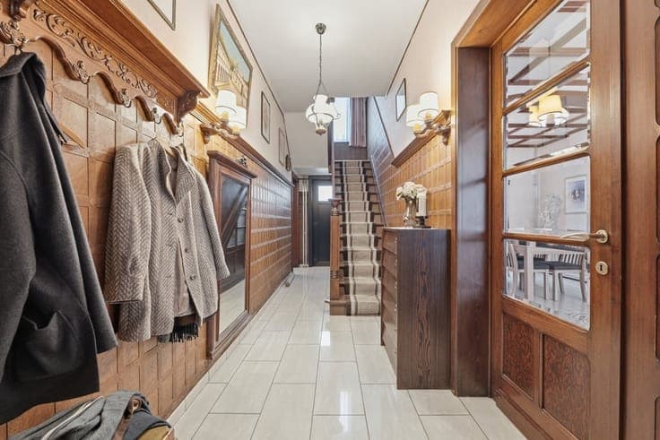 RUIME OPEN BEBOUWING MET 5 SLAAPKAMERS EN 290M² WOONOPPER...