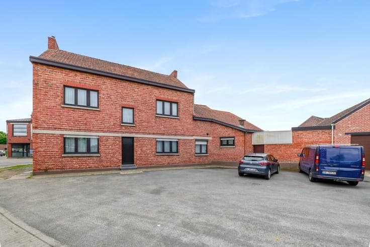 RUIME OPEN BEBOUWING MET 5 SLAAPKAMERS EN 290M² WOONOPPER...