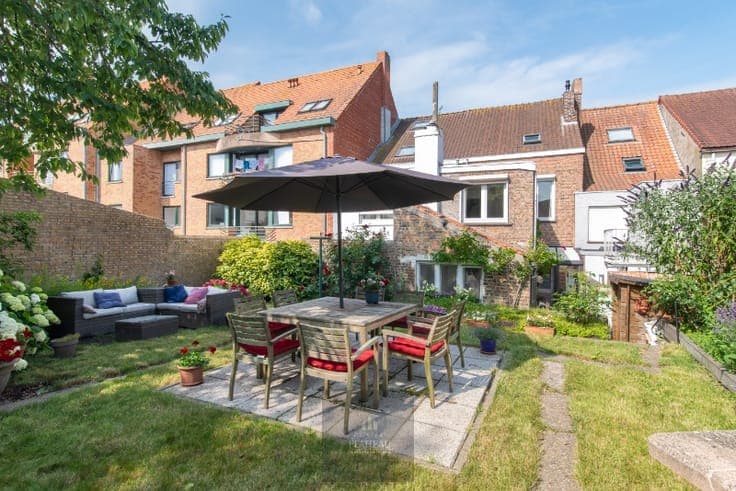 Townhouse with a sunny garden in the historic centre of N...