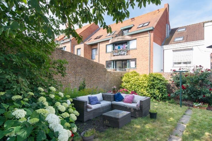 Townhouse with a sunny garden in the historic centre of N...