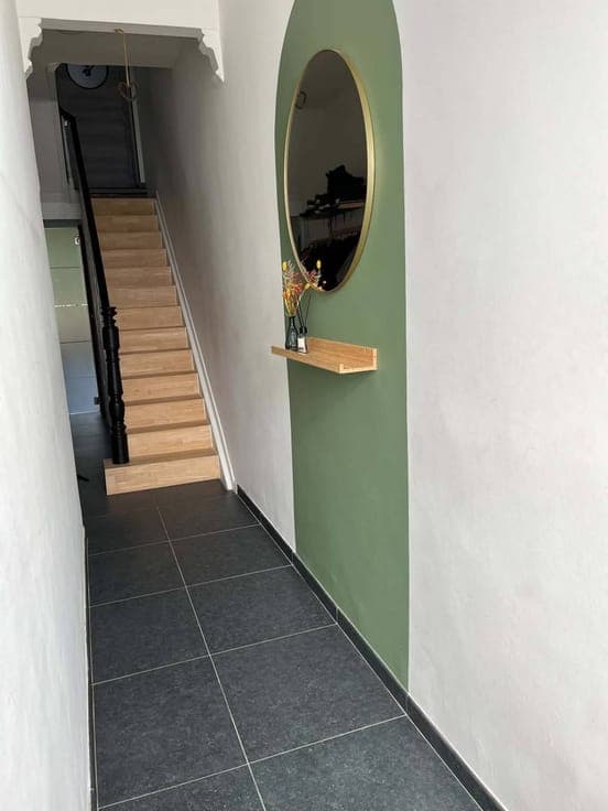 Ready to move in house with double garage and garden