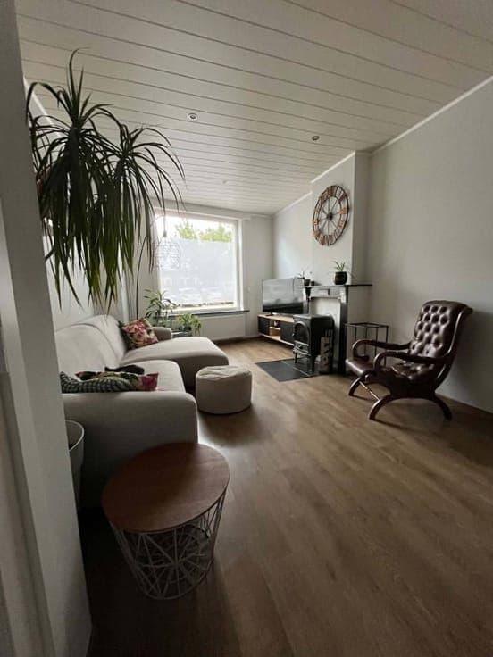 Ready to move in house with double garage and garden