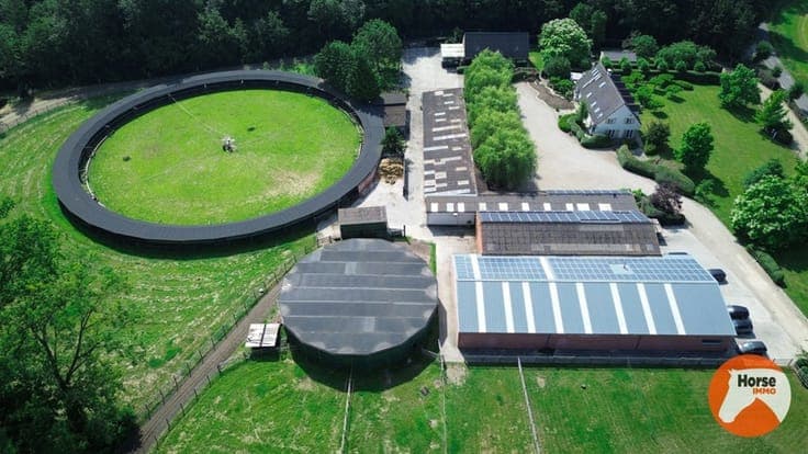MERELBEKE - Professioneel paardencomplex op 3,35HA