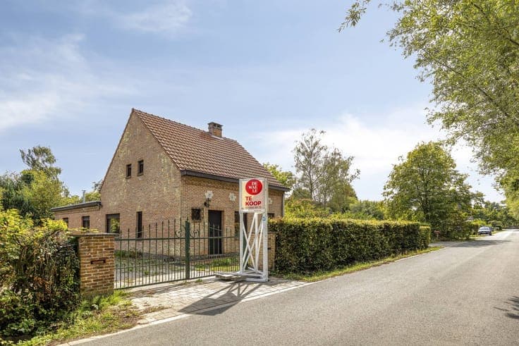 Open building with potential for sale in Brasschaat!